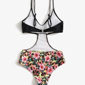 This swimsuit is brand new! Never worn!